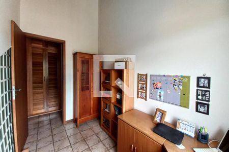 Casa de condomínio à venda com 340m², 3 quartos e 4 vagasEscritório