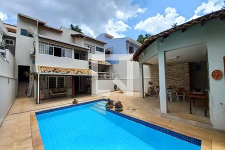 Casa de condomínio à venda com 340m², 3 quartos e 4 vagasÁrea comum - Piscina