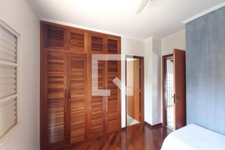 Casa de condomínio à venda com 340m², 3 quartos e 4 vagasQuarto 3 - Suíte