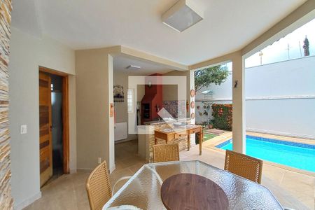 Casa de condomínio à venda com 340m², 3 quartos e 4 vagasÁrea comum - Churrasqueira