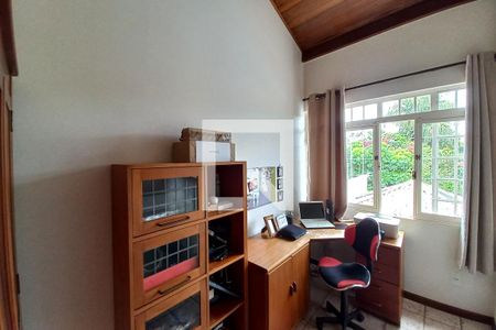 Casa de condomínio à venda com 340m², 3 quartos e 4 vagasEscritório