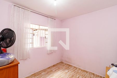 Casa à venda com 180m², 3 quartos e 3 vagas Casa à venda com 180m², 3 quartos e 3 vagasedícula - quarto 6