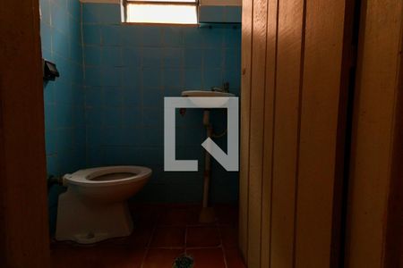 Casa à venda com 180m², 3 quartos e 3 vagas Casa à venda com 180m², 3 quartos e 3 vagasedícula - banheiro 2