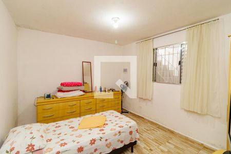 Casa à venda com 180m², 3 quartos e 3 vagas Casa à venda com 180m², 3 quartos e 3 vagasedícula - quarto 5