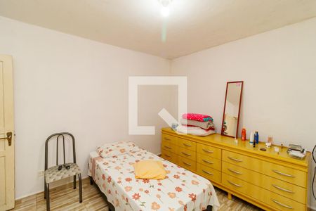 Casa à venda com 180m², 3 quartos e 3 vagas Casa à venda com 180m², 3 quartos e 3 vagasedícula - quarto 5