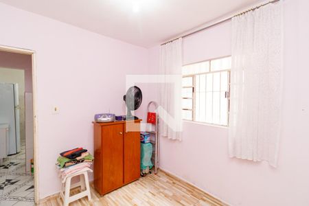 Casa à venda com 180m², 3 quartos e 3 vagas Casa à venda com 180m², 3 quartos e 3 vagasedícula - quarto 6
