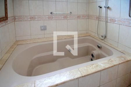 Casa à venda com 360m², 5 quartos e 2 vagasBanheiro da Suíte 2