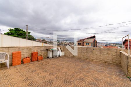 Casa à venda com 241m², 2 quartos e 2 vagas Casa à venda com 241m², 2 quartos e 2 vagasTerraço