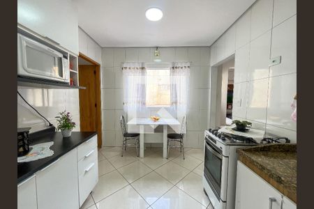 Casa à venda com 250m², 2 quartos e 3 vagas Casa à venda com 250m², 2 quartos e 3 vagasCozinha