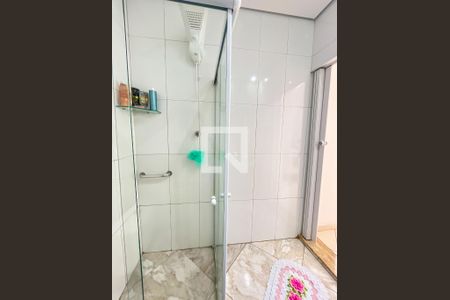 Casa à venda com 250m², 2 quartos e 3 vagas Casa à venda com 250m², 2 quartos e 3 vagasBanheiro Corredor