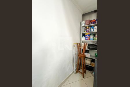 Casa à venda com 250m², 2 quartos e 3 vagas Casa à venda com 250m², 2 quartos e 3 vagasÁrea de Serviço