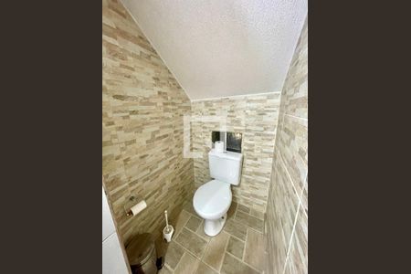 Casa à venda com 256m², 3 quartos e 5 vagas Casa à venda com 256m², 3 quartos e 5 vagasBanheiro externo