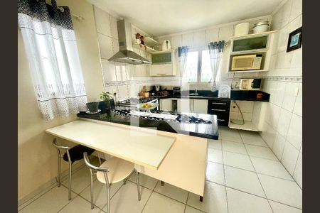 Casa à venda com 256m², 3 quartos e 5 vagas Casa à venda com 256m², 3 quartos e 5 vagasCozinha