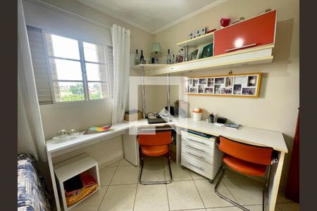 Casa à venda com 256m², 3 quartos e 5 vagas Casa à venda com 256m², 3 quartos e 5 vagasQuarto 2