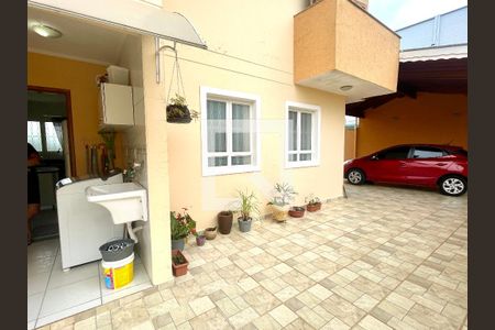 Casa à venda com 256m², 3 quartos e 5 vagas Casa à venda com 256m², 3 quartos e 5 vagasQuintal