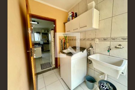 Casa à venda com 256m², 3 quartos e 5 vagas Casa à venda com 256m², 3 quartos e 5 vagasÁrea de Serviço