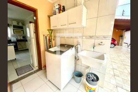 Casa à venda com 256m², 3 quartos e 5 vagas Casa à venda com 256m², 3 quartos e 5 vagasÁrea de Serviço