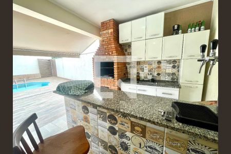 Casa à venda com 256m², 3 quartos e 5 vagas Casa à venda com 256m², 3 quartos e 5 vagasChurrasqueira