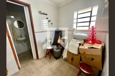 Casa à venda com 256m², 3 quartos e 5 vagas Casa à venda com 256m², 3 quartos e 5 vagasDepósito