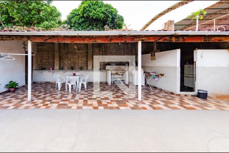 Casa à venda com 360m², 3 quartos e 3 vagas Casa à venda com 360m², 3 quartos e 3 vagasQuintal