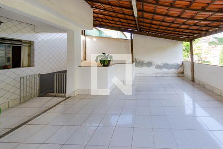 Casa à venda com 360m², 3 quartos e 3 vagas Casa à venda com 360m², 3 quartos e 3 vagasÁrea