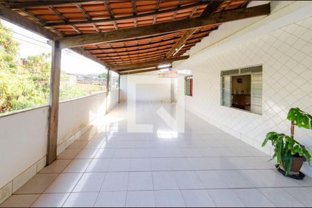 Casa à venda com 360m², 3 quartos e 3 vagas Casa à venda com 360m², 3 quartos e 3 vagasÁrea