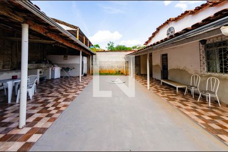 Casa à venda com 360m², 3 quartos e 3 vagas Casa à venda com 360m², 3 quartos e 3 vagasQuintal