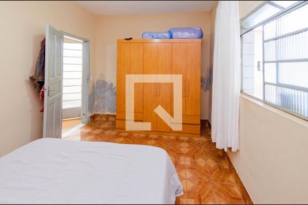 Casa à venda com 360m², 3 quartos e 3 vagas Casa à venda com 360m², 3 quartos e 3 vagasQuarto 2