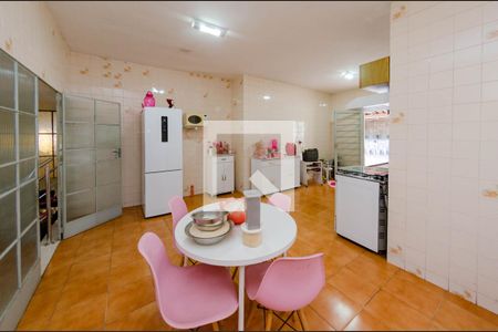 Casa à venda com 360m², 3 quartos e 3 vagas Casa à venda com 360m², 3 quartos e 3 vagasCozinha