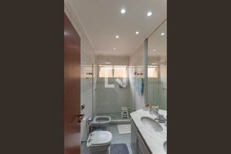 Casa à venda com 300m², 4 quartos e 4 vagas Casa à venda com 300m², 4 quartos e 4 vagasBanheiro das Suítes 3 e 4