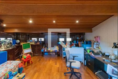 Casa à venda com 300m², 4 quartos e 4 vagas Casa à venda com 300m², 4 quartos e 4 vagasEscritório