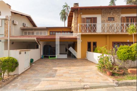 Casa à venda com 300m², 4 quartos e 4 vagas Casa à venda com 300m², 4 quartos e 4 vagasGaragem