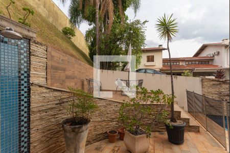 Casa à venda com 300m², 4 quartos e 4 vagas Casa à venda com 300m², 4 quartos e 4 vagasPiscina