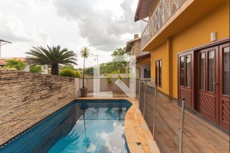 Casa à venda com 300m², 4 quartos e 4 vagas Casa à venda com 300m², 4 quartos e 4 vagasPiscina