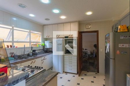 Casa à venda com 300m², 4 quartos e 4 vagas Casa à venda com 300m², 4 quartos e 4 vagasCozinha