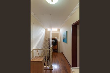 Casa à venda com 300m², 4 quartos e 4 vagas Casa à venda com 300m², 4 quartos e 4 vagasCorredor