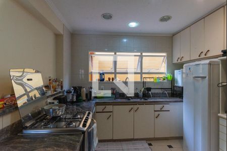 Casa à venda com 300m², 4 quartos e 4 vagas Casa à venda com 300m², 4 quartos e 4 vagasCozinha