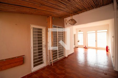 Casa à venda com 152m², 4 quartos e 5 vagasVaranda