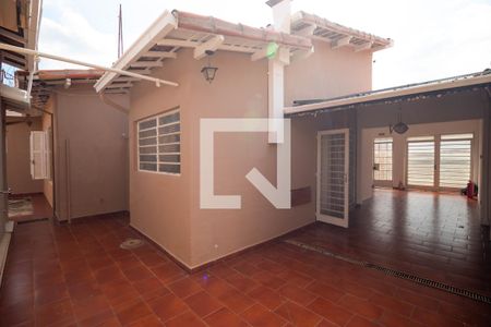 Casa à venda com 152m², 4 quartos e 5 vagasQuintal