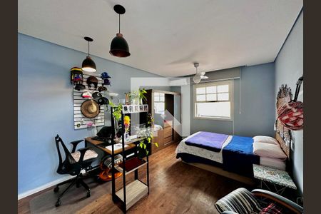 Casa à venda com 254m², 5 quartos e 2 vagas Casa à venda com 254m², 5 quartos e 2 vagasSuíte 2 fundos