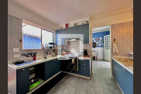 Casa à venda com 254m², 5 quartos e 2 vagas Casa à venda com 254m², 5 quartos e 2 vagasCozinha