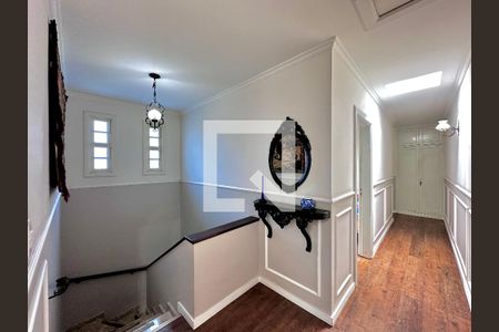 Casa à venda com 254m², 5 quartos e 2 vagas Casa à venda com 254m², 5 quartos e 2 vagasCorredor Quartos