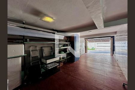 Casa à venda com 254m², 5 quartos e 2 vagas Casa à venda com 254m², 5 quartos e 2 vagasGaragem