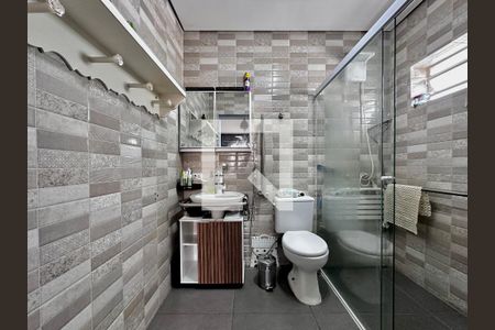 Casa à venda com 254m², 5 quartos e 2 vagas Casa à venda com 254m², 5 quartos e 2 vagasBanheiro Suíte 2 fundos