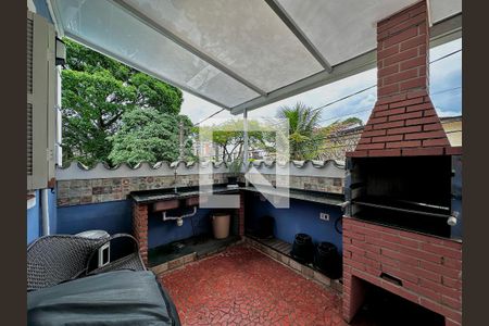 Casa à venda com 254m², 5 quartos e 2 vagas Casa à venda com 254m², 5 quartos e 2 vagasChurrasqueira