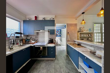 Casa à venda com 254m², 5 quartos e 2 vagas Casa à venda com 254m², 5 quartos e 2 vagasCozinha