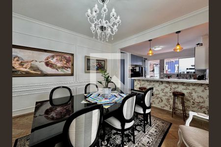 Casa à venda com 254m², 5 quartos e 2 vagas Casa à venda com 254m², 5 quartos e 2 vagasSala