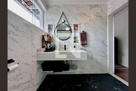 Casa à venda com 254m², 5 quartos e 2 vagas Casa à venda com 254m², 5 quartos e 2 vagasBanheiro Suíte 1