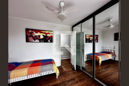 Casa à venda com 254m², 5 quartos e 2 vagas Casa à venda com 254m², 5 quartos e 2 vagasQuarto 4