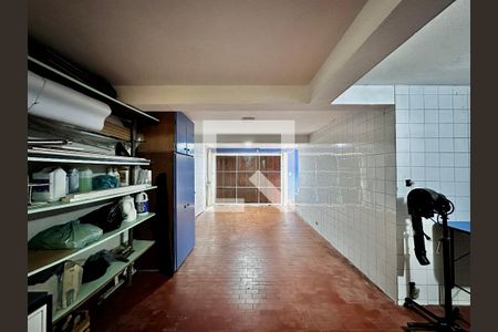 Casa à venda com 254m², 5 quartos e 2 vagas Casa à venda com 254m², 5 quartos e 2 vagasGaragem